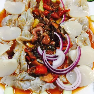 Aguachiles con almeja pata de mula