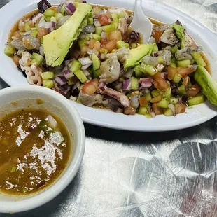 Tostada de camarón y pulpo