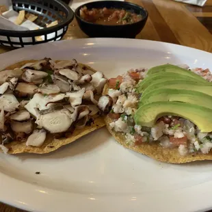 Tostadas de pulpo  y ceviche de camarón
