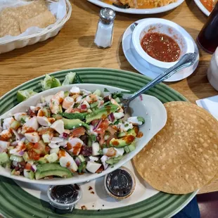 The Super Tostada here is soooo deeeelicious ! If you like mariscos, this plate has pulpo, shrimp and abalone with chopped veggies.