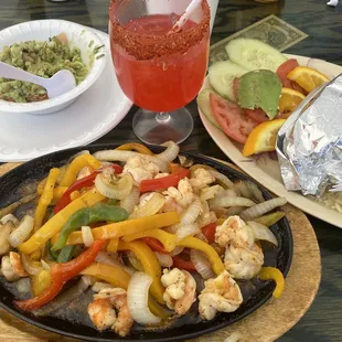 Shrimp fajita w/guacamole. Strawberita