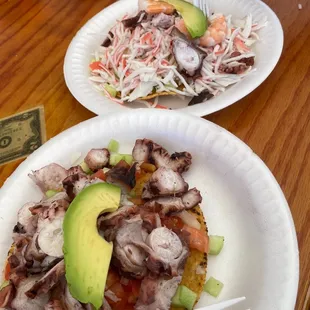 Tostada Especial y tostada de pulpo