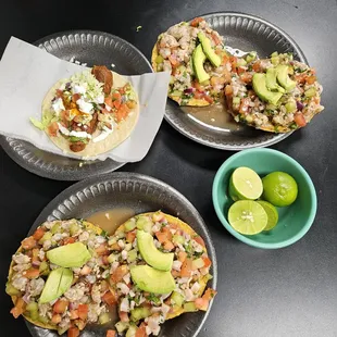 tostada de pescado, de camaron, y taco de pescado