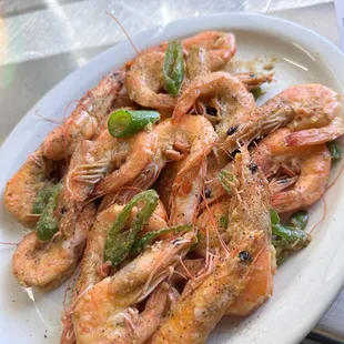 Butter Garlic Shrimp (Serrano peppers are optional) 
Camarones Al mojo de ajo (Serrano opcional)