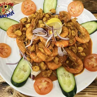 a plate of shrimp and vegetables