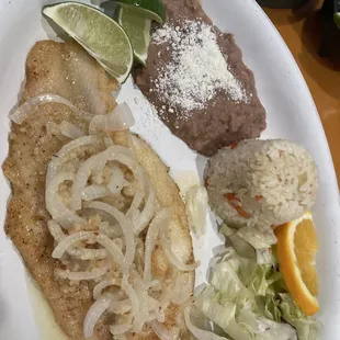 Lightly breaded Fish in garlic sauce