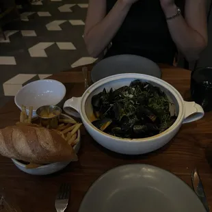 Mussels and fries