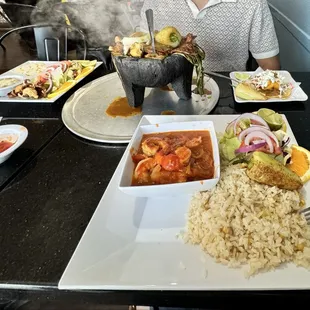 Camarones A La Diabla, Tacos De Pescado, Molcajete, Pulpito Fritos Botana