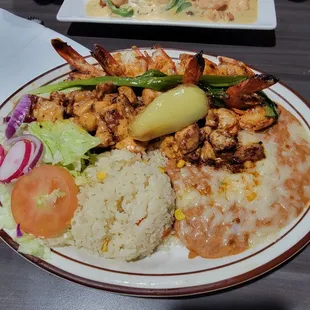 Zarandeado de pulpo y camaron