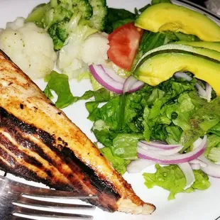 Grilled Salmon, salad and vegetables