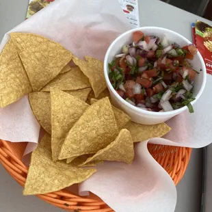 Pico de gallo and chips