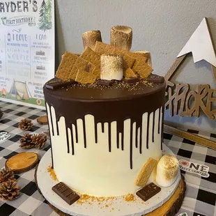 Custom cake order - S&apos;more&apos;s themed cake