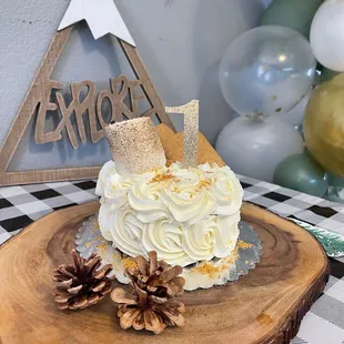 Complimentary smash cake for 1 yo birthday - s&apos;mores theme