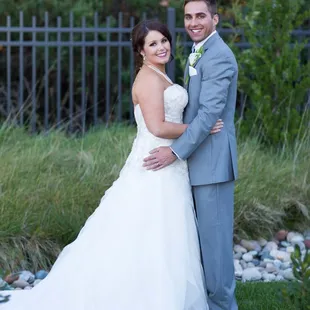 light or dark backgrounds, she takes the best photos!