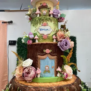 A customized cake for each customer request for birthdays, graduation, baby showers and more, enjoy.