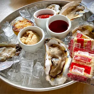 Raw Oysters: James River and Duxbury: Monday's $1 &amp; $2 Oysters - Fresh &amp; Delicious