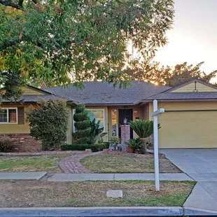 Popular Headliner 3BR/2BA home walking distance to Eaton Elementary in Fresno CA.