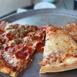 Large pizza .. it honestly looks delicious but it had zero flavor