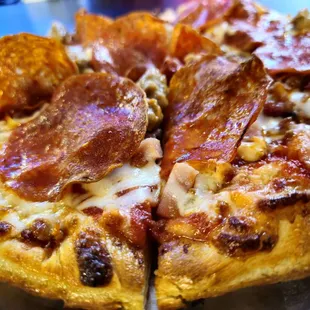 Close up of a perfectly cooked Meatlovers!