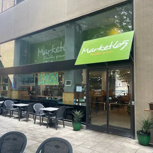 the outside of the restaurant