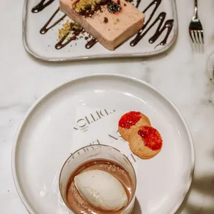 Budino chocolate &amp; pistachio cherry desserts