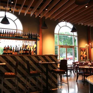 Chic bar features boutique spirits, in-house specialities, and a wonderful wine &amp; beer list.