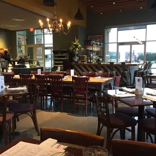 Good lighting with soft music. Good place for your am meeting.