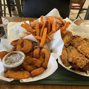 food, chicken wings, chicken, bbq wings, fried chicken, fried chicken wings, poultry, bbq chicken, chicken wings and fried chicken