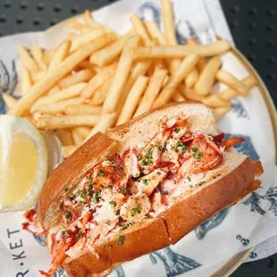 LOBSTER ROLL