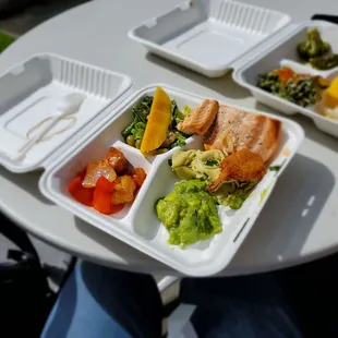 Salmon, chilli tofu, Avocado salad, cheese tortellini... A little bit of everything you like!