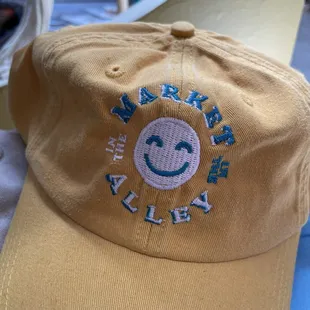 Market in the alley hat