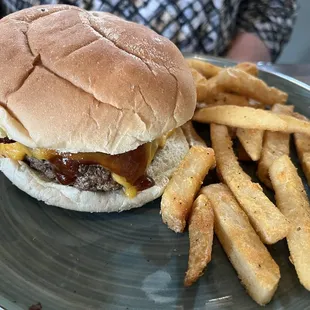 BBQ hickory burger w fries