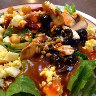 Well stocked and clean salad bar. Bonus!