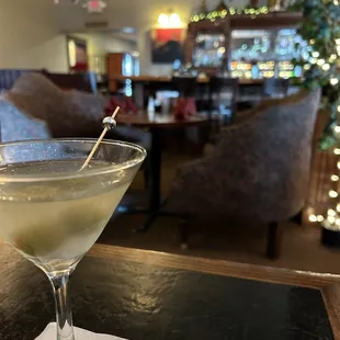 Front dinning room/bar area