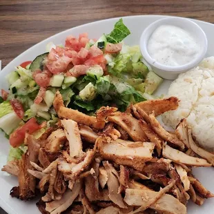 Gyro chicken slices, rice, fresh salad and yogurt sauce and pita bread