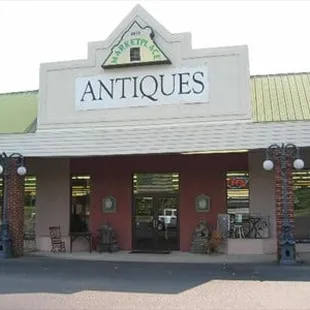 Marketplace Antiques in Gloucester, Virginia