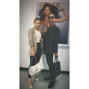 You have to have a photo in front of Queen Beyoncé