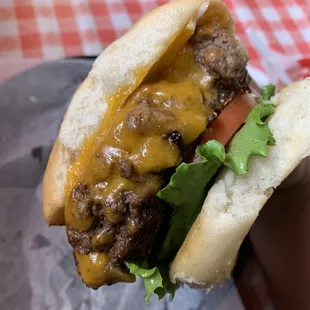 1lb  Lineman Burger