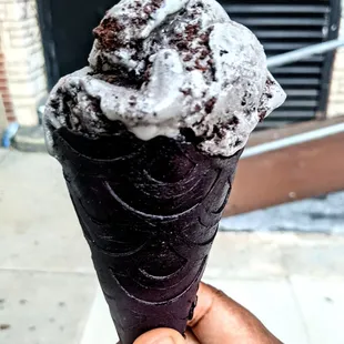 Omgggg its called midnight Oreo!!and look at that fancy cone!