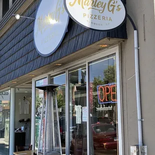 the outside of a restaurant