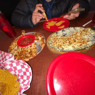 Artichoke spinach dip is 10/10 &amp; so are the cheesy bread sticks