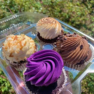 4pk cupcakes - (picked from the day's assortment)