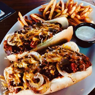 NEVER top Chili Cheese Dogs with RAW onions - EVER.  Grilled is the way to go.