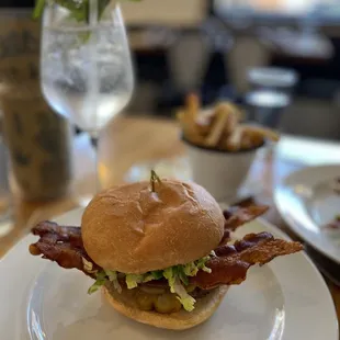 Marlowe Burger &amp; Fries &amp; PG&amp;T