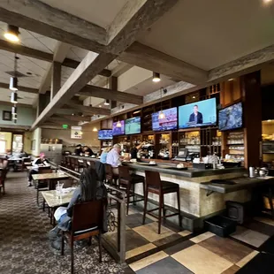 sushi and sashimi, interior