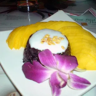 Sticky Black Rice with Mango