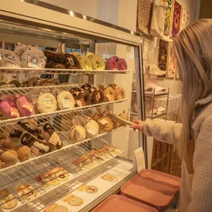 Pastry pet shelf