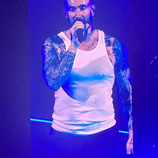 Adam Levine lead singer of MaroonV giving the crowd an epic performance!