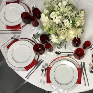 Perfect holiday tabletop items