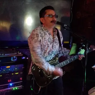 Phil, Great Singer Friday Nights